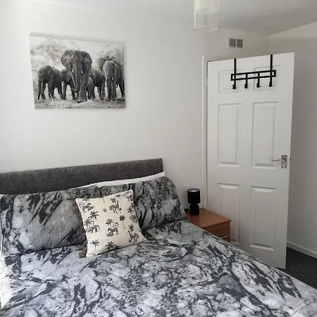Cosy 2-bed First Floor In *