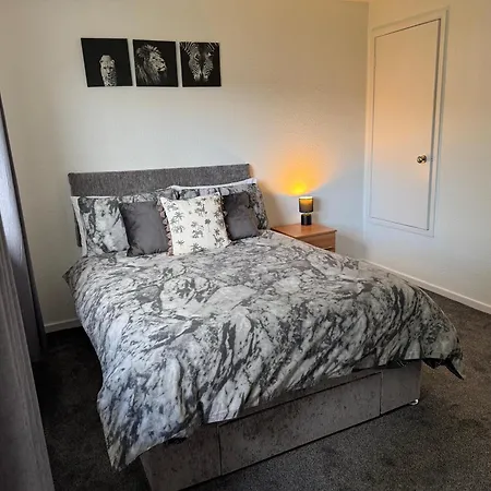 Apartment Cosy 2-bed First Floor In *